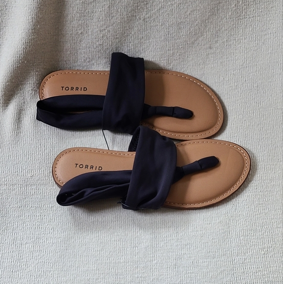 BNWT Torrid Black Elastic Stretch Sandals sz 8W - Picture 3 of 5